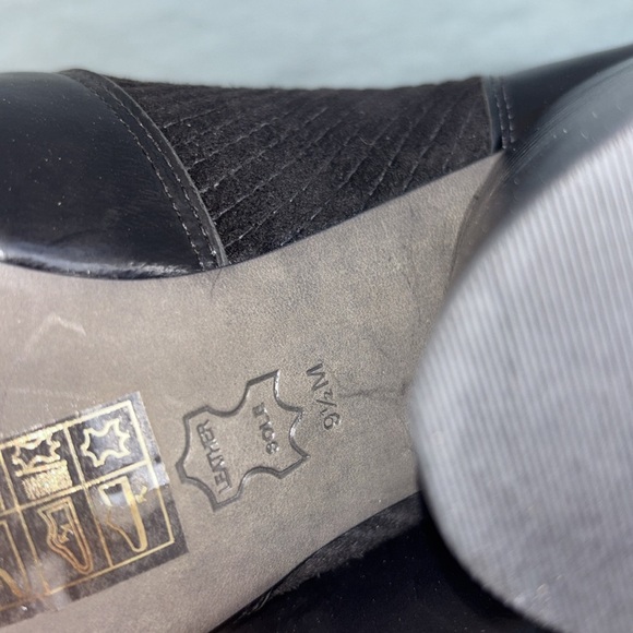 EUC Tory Burch Black Heeled Boots Sleek Design Sz 9.5 Women Leather Sock Bootie - Picture 8 of 10